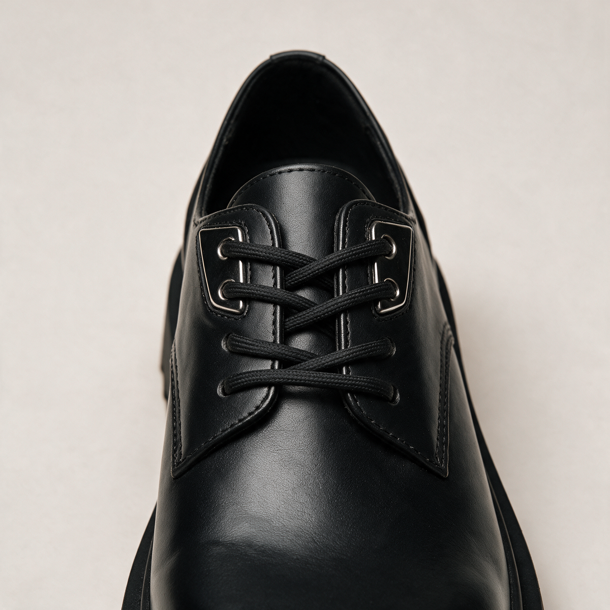 CORSO 紐を結ぶ部分のディテール（実物写真ベースの生成イメージ）